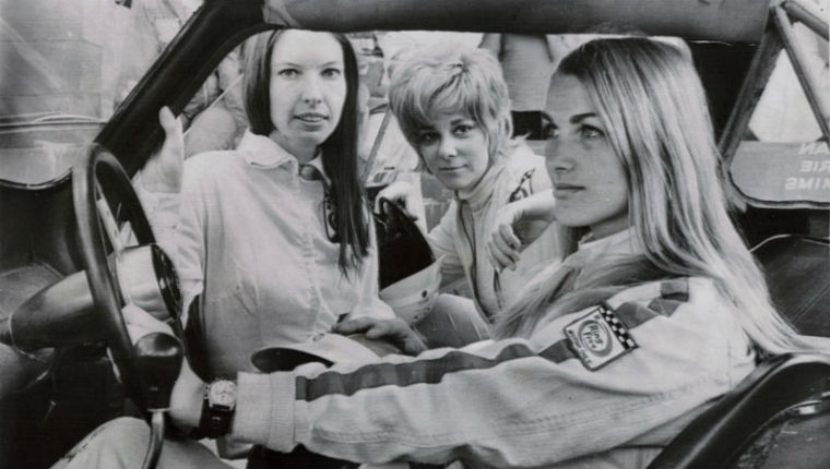 Джанет Гутри, Донна Мэй и Лиэн Эггман - женский экипаж участвовавший в 12 часах Себринга в 1969 году