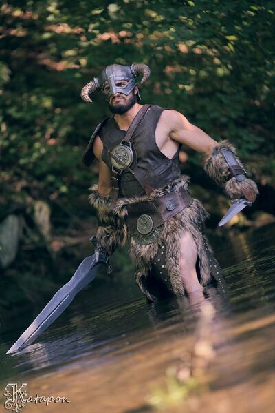 Файл:Довакин от Leobanecosplay 3.jpg