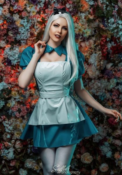 Файл:Косплей Алисы в Стране чудес от Maid of Might.jpg