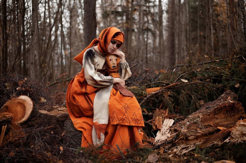 Файл:Косплей Василисы с куколкой от INOE cosplay и Никита Пархоменко.jpg