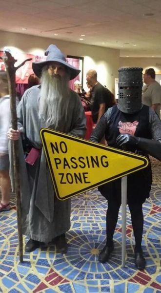 Файл:Косплей Гэндальфа и чёрного рыцаря с Comic-Con 2018.jpeg