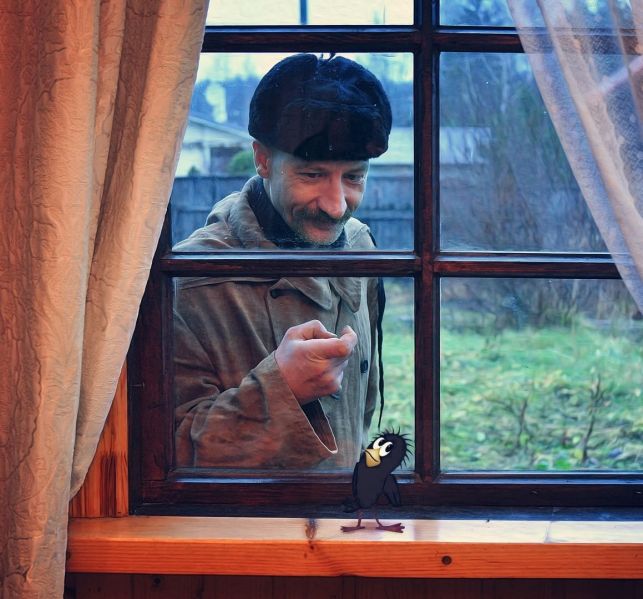 Файл:Косплей Печкина за окном.jpg