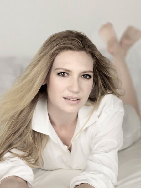 Файл:Anna-torv.jpg
