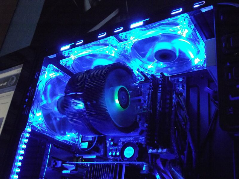 Файл:Computer case modding cooler fan lights.jpg